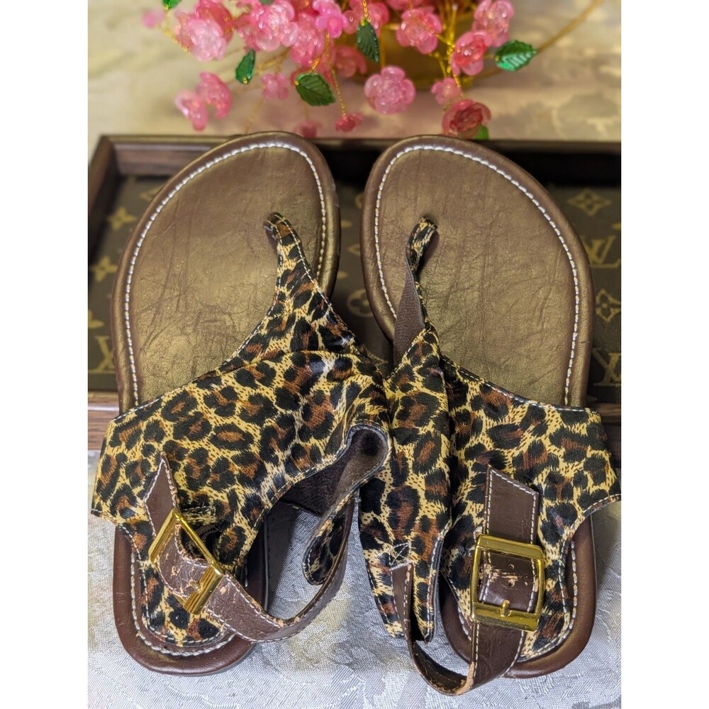 ​Kali Leopard Cheetah Print Thong Sandals Size 7 Ankle Strap Buckle Flat